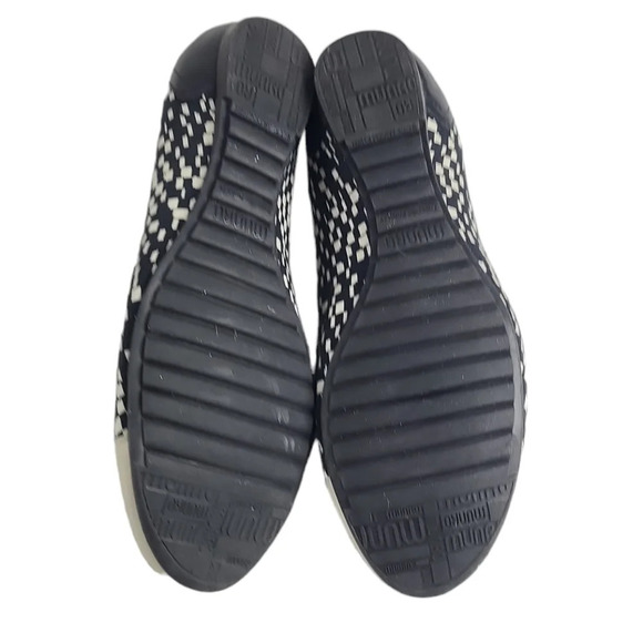 Munro Henlee Checkered Black and White Patterned Round Toe Ballet Flats - Picture 3 of 7